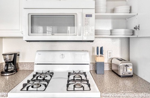 South San Jose Apartment | Charming San Jose 1BR w/ Gym, Pool & W/D, near WF & Costco, by Blueground