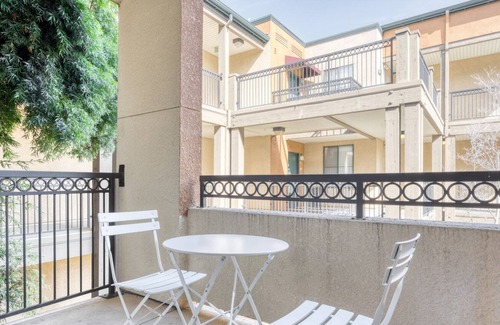 East San Mateo Apartment | Charming San Mateo 1BR w/ Pool, Gym & W/D, near Target, by Blueground