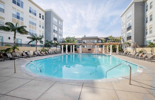 San Jose Apartment | Charming Santana Row 2BR Townhouse w/Pool, nr highways, by Blueground