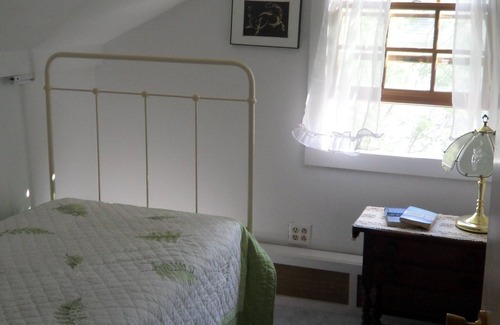 Saugerties Cottage | Charming Saugerties Cottage on Creek