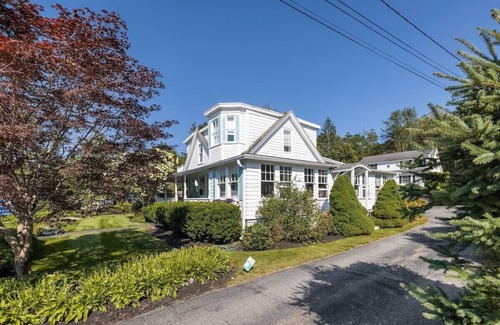 Boothbay Harbor House | Charming Seaglass House/4-bedrooms/Boothbay Harbor/Close to Town