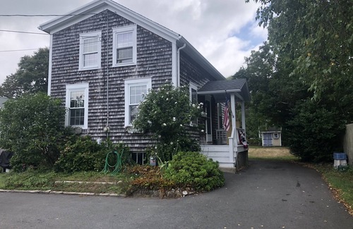 Dartmouth House | Charming Seashell Cottage rental in the Heart of Padanaram Village!