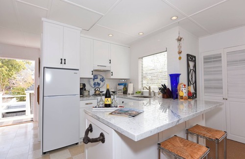 Country Club Apartment | Charming Seashell Cottage Overlooking Garden