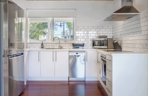 Tootgarook House | Charming Seaside Bungalow A Peninsula Hideaway