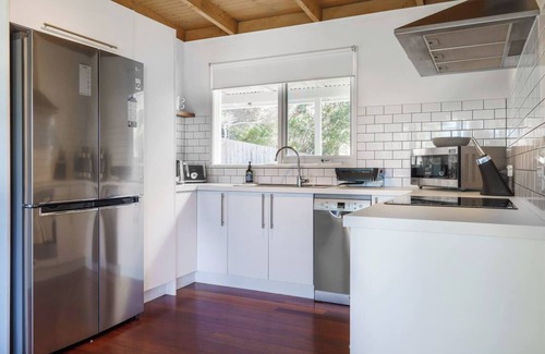 Tootgarook House | Charming Seaside Bungalow A Peninsula Hideaway