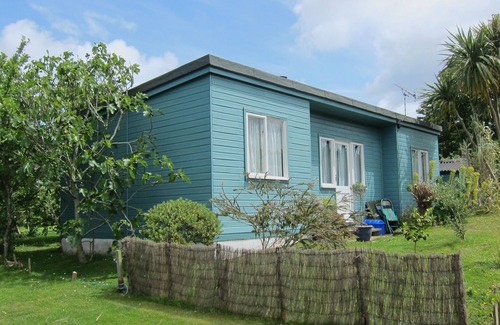 Mylor Churchtown Ski Chalet | Charming Seaside Cabin close to beautiful Beach with Large Garden