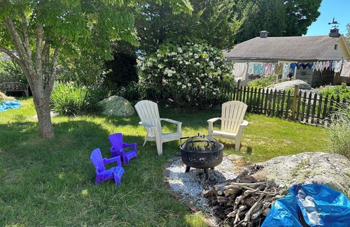Lords Point House | Charming Seaside Cottage 2-bedroom with WiFi, AC in Lord's Point ,Stonington.