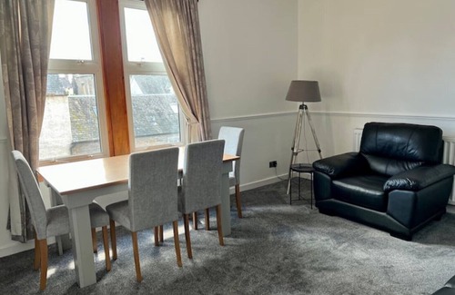 Dundee Apartment | Charming Seaside home. sleeps 4 with free parking