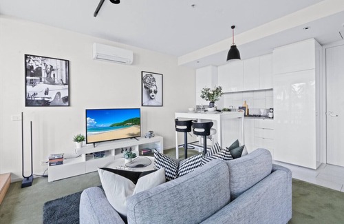 St Kilda Apartment | Charming Seaside Retreat