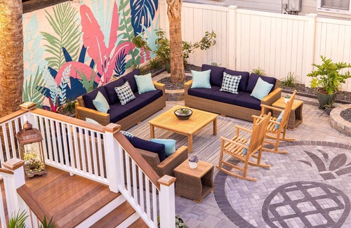 Cannonborough Elliotborough House | Charming Secluded Courtyard - 1 Block to King St!