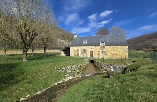 Borreze Cottage | Charming Secluded House with Wood Stove, Near Dordogne and Sarlat, Pet-Friendly