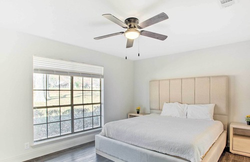 Sherman House | Charming Sherman Home w/ Spacious Yard & Pond