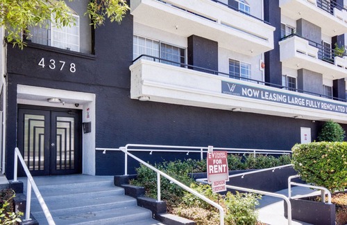 Sherman Oaks Apartment | Charming Sherman Oaks 1BR near Ventura Blvd shops, TJ + WF, by Blueground