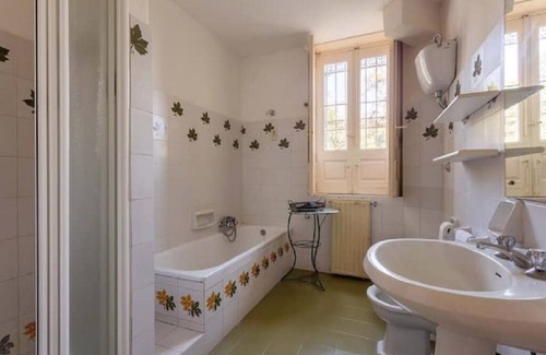 Linera Villa | Charming Sicilian Villa of the century 1800 with old trees park