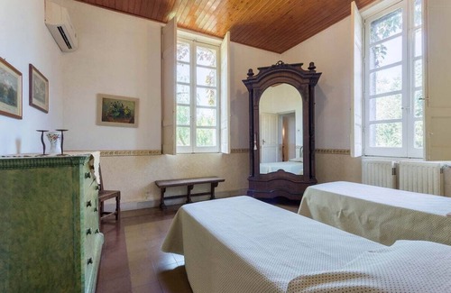 Linera Villa | Charming Sicilian Villa of the century 1800 with old trees park