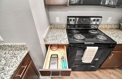 Missouri City Apartment | Charming Sienna 2/2 Apt, w/WD & private garage