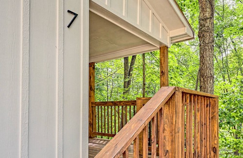 Blairsville Cabin | Charming, single-level cabin with a gas fireplace plus forest & mountain view