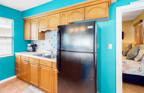 Sunset Beach Cottage | Charming, single-level cottage with a kitchen, enclosed yard, & fast WiFi