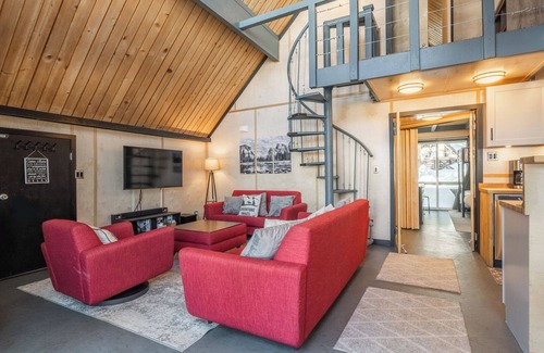 Mammoth Lakes Ski Chalet | Charming Ski in/Ski Out Steps to the Main Lodge - Chalet #18