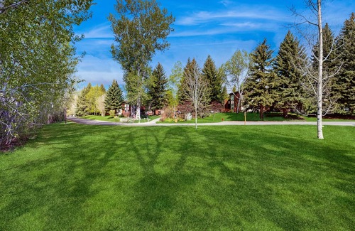 Elkhorn Apartment | Charming, ski-themed studio w/free WiFi, full kitchen - near downtown Sun Valley