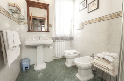 Cortona Villa | Charming small villa near Cortona,garden,olive grove.A/C.Fiber Wifi -LA COLONICA