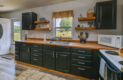 Smiths Grove House | Charming Smiths Grove Home Near Cave Tours!