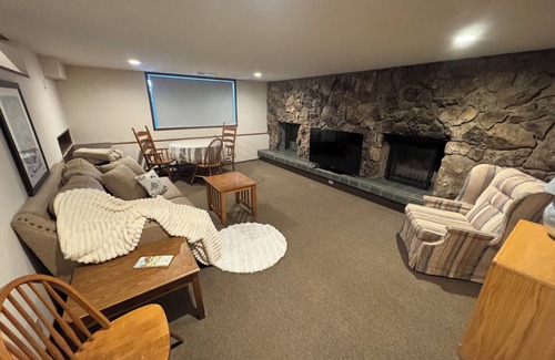 Snowmass Village Apartment | Charming Snowmass Village apartment with WiFi - perfect for a cozy getaway