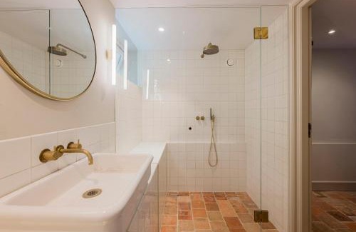 Jordaan Apartment | Charming souterrain studio at Bloemgracht 30