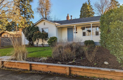Southeast Eugene House | Charming South Eugene home with huge, enclosed yard!