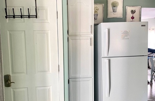 South Haven Cottage | Charming South Haven Cottage - 5 minute to the beach!
