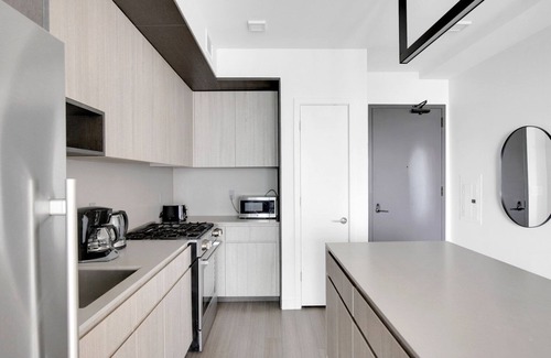 South Loop Apartment | Charming South Loop 2BR w/Pool, Gym & Spa, nr Grant Park, by Blueground