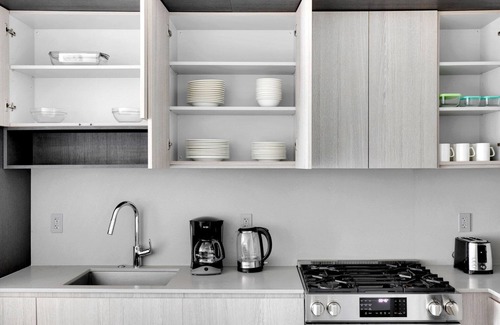 South Loop Apartment | Charming South Loop 2BR w/Pool, Gym & Spa, nr Grant Park, by Blueground