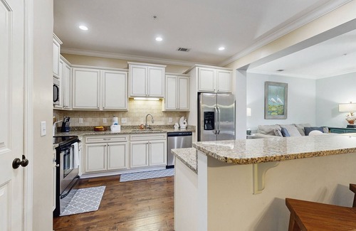 Saint Simons Island House | Charming southern townhouse w/enclosed yard & access to community pool