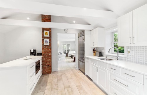 Village of Southampton House | Charming Southampton Village Farmhouse w/pool & separate Pool-House on1 acre