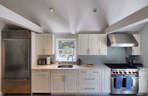 Village of Southampton House | Charming Southampton Village Farmhouse w/pool & separate Pool-House on1 acre