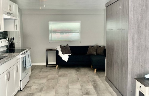 Southside Apartment | Charming Southside Studio - Centrally Located