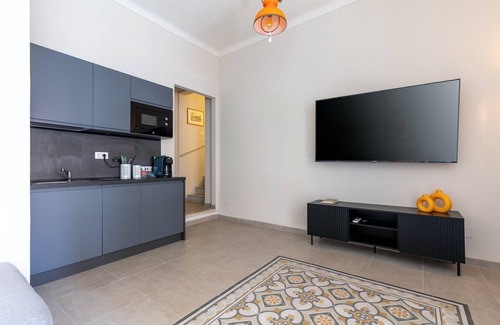 Rione XI Sant'Angelo Apartment | Charming Space at Torre Argentina