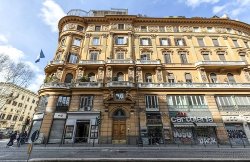 Rione XI Sant'Angelo Apartment | Charming Space at Torre Argentina