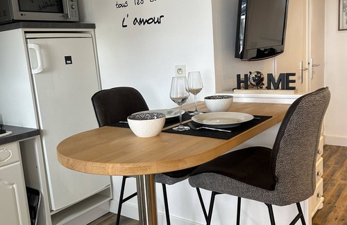 Etel Apartment | Charming spacious 1-room apartment, view of the ria, heated swimming pool in season, wifi