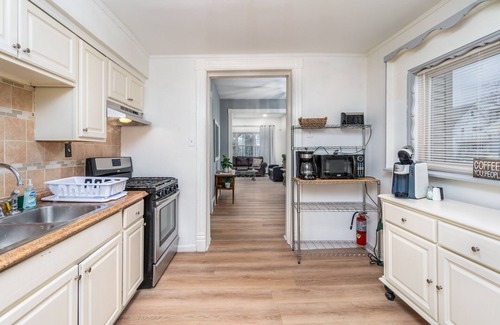 Front Park House | Charming, Spacious, 4 bedroom House in Buffalo Close to Downtown and Elmwood