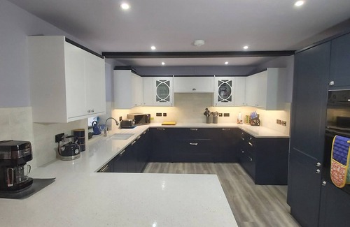 Cowes Cottage | Charming Spacious Cowes Cottage, convenient for High Street, Red Jet & Marina's