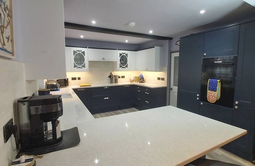Cowes Cottage | Charming Spacious Cowes Cottage, convenient for High Street, Red Jet & Marina's