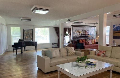 Nampa House | Charming, Spacious First Floor of Charming 1903 Home in Downtown Nampa