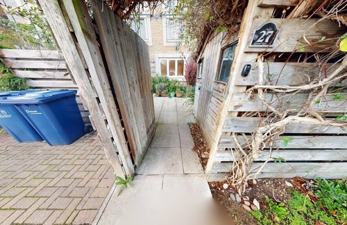 Cambridge House | Charming & Spacious House With Free Parking!