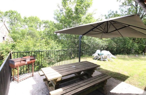 Veze Cottage | Charming Spacious House in Peaceful Auvergne with Garden, BBQ, WiFi, and Fireplace
