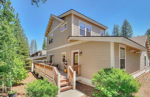 Truckee House | Charming, spacious retreat nestled in Winter Creek, close to Truckee’s best!