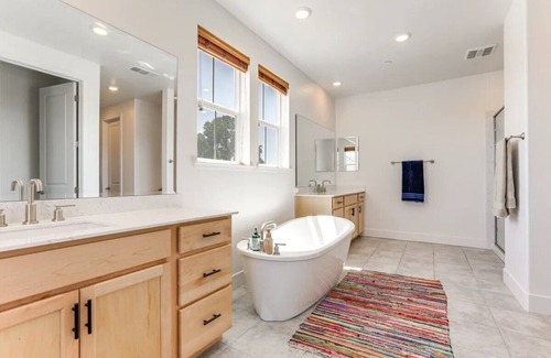 Roseville House | Charming & Spacious Roseville Home w/Patio!