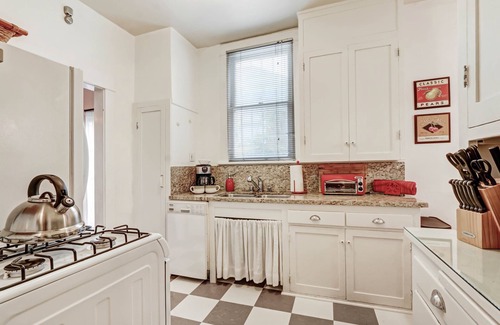 Larchmont Apartment | Charming, spacious suite just steps to Paramount & Larchmont Village!