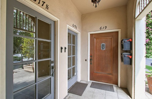 Larchmont Apartment | Charming, spacious suite with hardwood floors, steps to Larchmont Village!