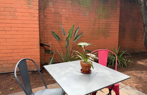 Greater Johannesburg Metropolitan Area Apartment | Charming spacious apartment in delightful Johannesburg with WiFi, Patio